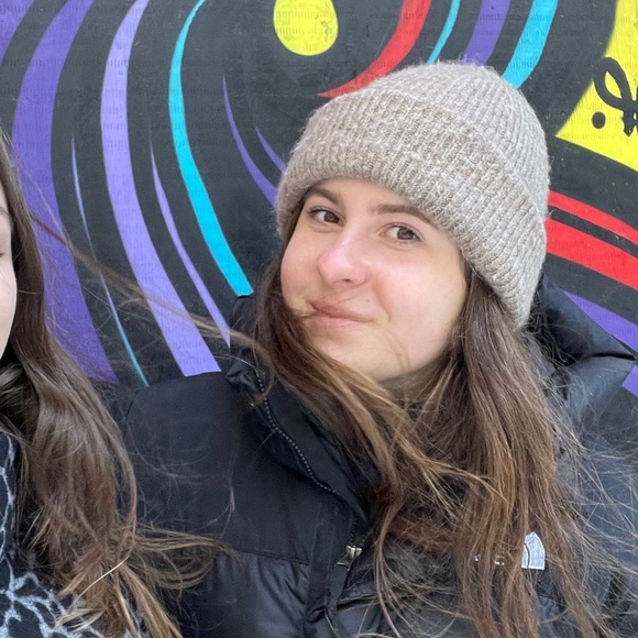 Meet your Posher, Leah - Picture 1 of 1